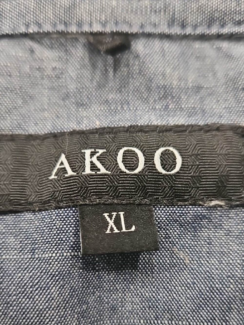 Akoo White Short Sleeve Button-Down with Aztec Accent Sleeves. Size XL - Picture 4 of 4
